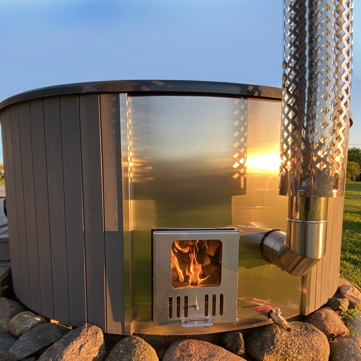 Saunalife Model S4N Wood Fired Hot Tub Finish