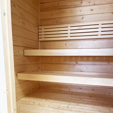 Small outdoor sauna, the saunalife g2 diy sauna kit