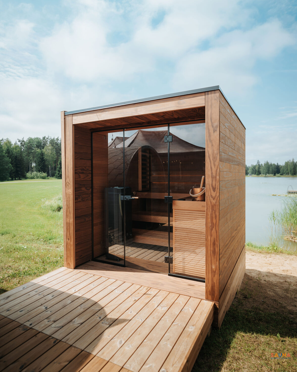 Auroom Aera Outdoor Sauna Kit With 3 Bench Levels And Overhang - Exterior Picture